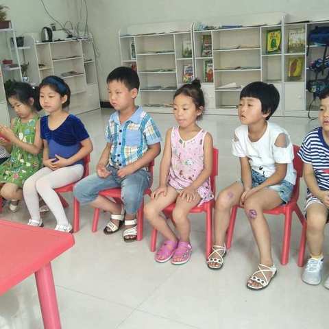 轻松上小学                                          幼小衔接暑假班招生开始了！