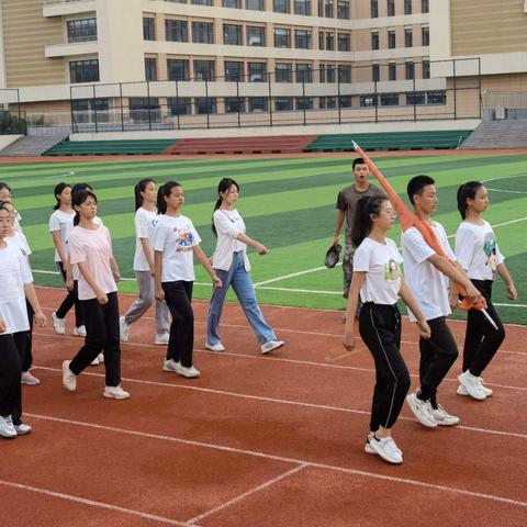凤台中学七年级十班军训风采