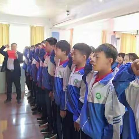 龙阳中学隆重举行预备团员入团宣誓仪式
