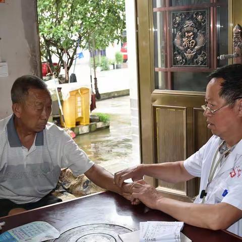 桐梓县尧龙山镇村医姚福碧 45年如一日  成为村民身体健康的保护神