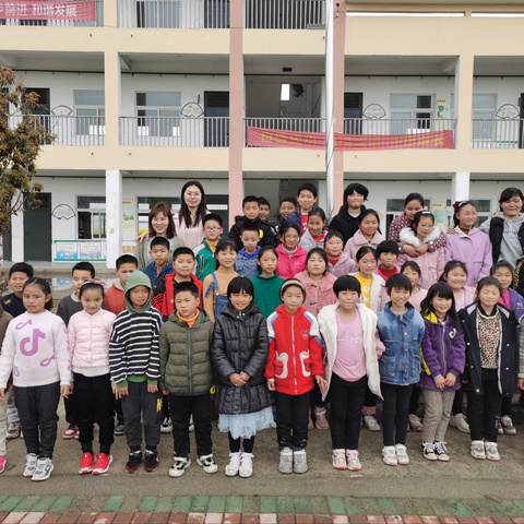 【宿迁市实验小学100+23】蒙蒙春雨意深深  滴滴结对爱浓浓