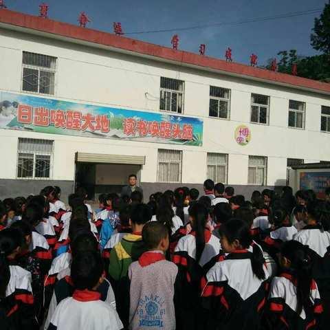 在扶贫攻坚路上——记坚守丹凤县铁峪铺镇桃花铺小学十一年的普通教师张涛