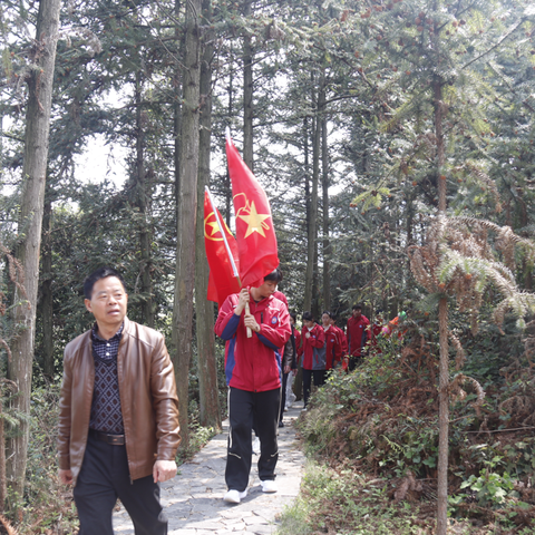追寻红色足迹 传承革命薪火——全州县安和镇冠英初中党支部开展“重走长征路·清明祭英烈”主题党团共建活动