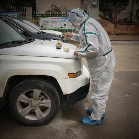 我们不是英雄，我们只是基层抗疫路上的引路人。