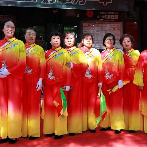 【桂花社区鼓舞团赴孟州演出 ］贺巴庄火锅（孟州店）18周年店庆】铿锵锣鼓奏响辉煌前程，腾跃舞姿跃动财源广进！