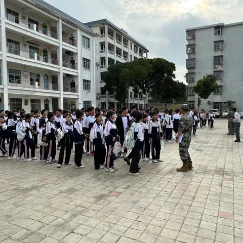 强化安全意识，筑牢安全防线——万宁市第三中学七年级学生走进万宁市中小学生安全应急综合演练基地