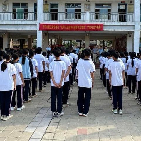 万宁市第三中学“传承五四精神  翰墨书写青春”学生书画作品展开幕