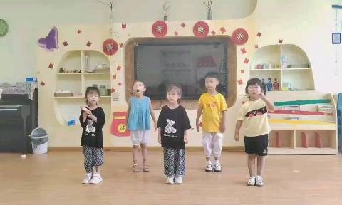 万邦秀实幼儿园小三班期末汇报