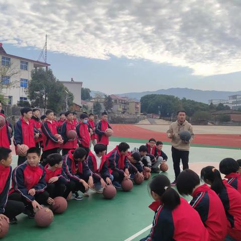 32班体育优质课大赛记实