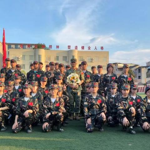 以军训之名，书写青春诗篇——记娄底市第六中学2025级高一（6）班军训纪实