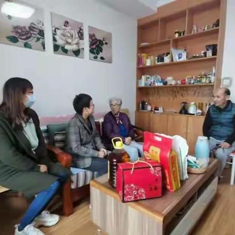 【新时代丈八】九九重阳节 浓浓敬老情--绿地世纪城社区开展节日慰问活动