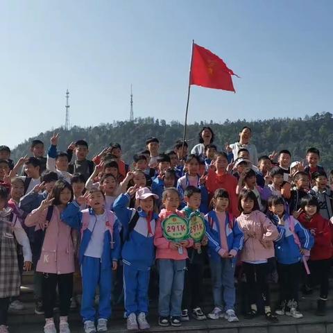 踏青尽赏山河美，莫负春日好时光