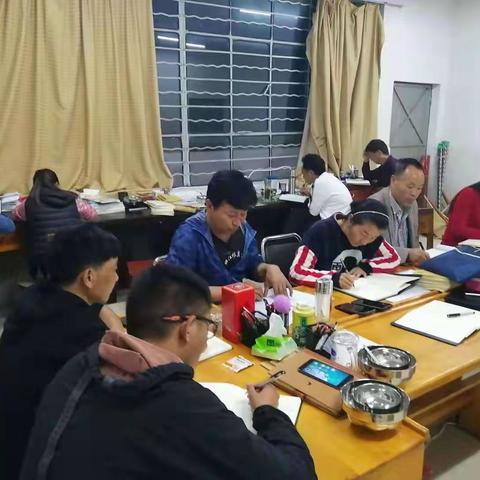 “在批评与自我批评中共同成长”大同完小党员组织生活会