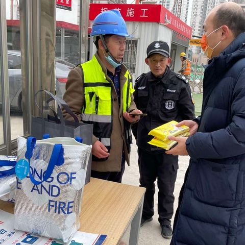 浓情元宵节，温情暖人心——芷江路支行为党建共建单位送温暖