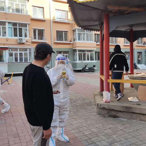 陆宝锐：奋战在核酸采集路上的“大白”