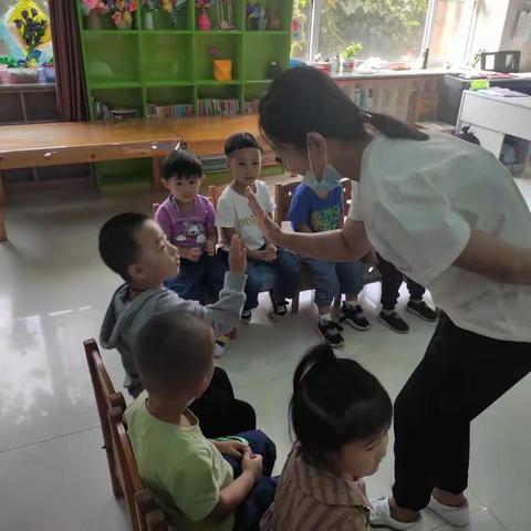 桦甸市新华小学幼儿园一日生活