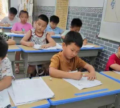 晓墨书画2024春季硬笔书法班4月份书写测试。