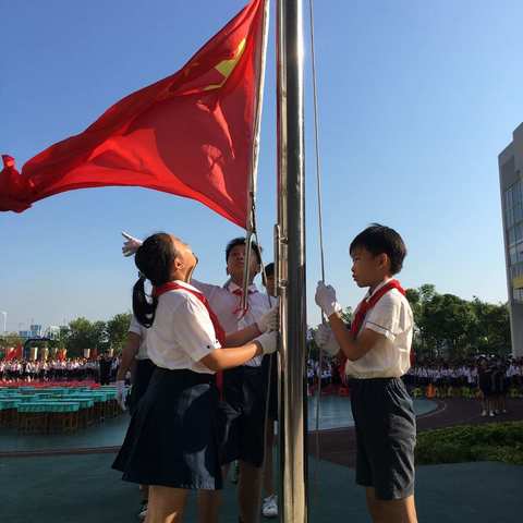 红领巾心向党 争做新时代好队员--柳州市鹅山路小学教育集团育才校区庆祝国庆节暨一、二年级常规展示评比活动