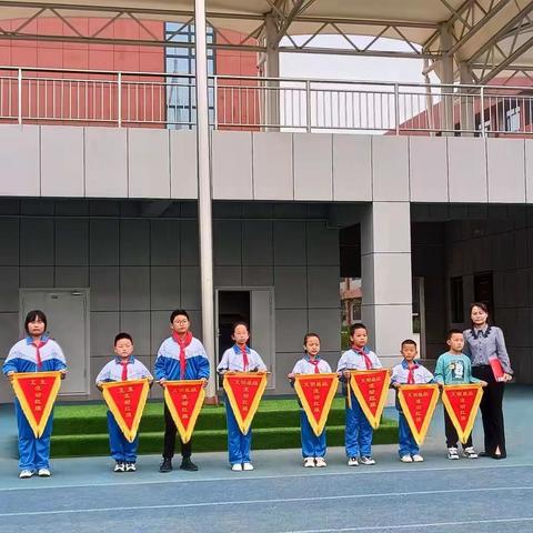 铭记历史，勿忘国耻——子洲县第一小学向阳花中队担任升旗仪式活动纪实