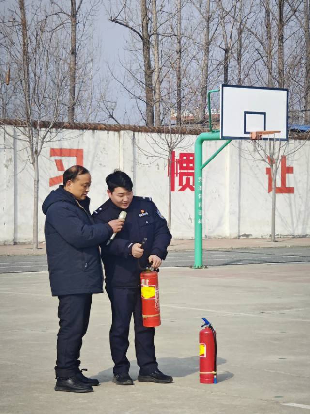 简篇-校园消防演练,筑牢安全防线——独树镇扳井小学消防应急疏散演练活动