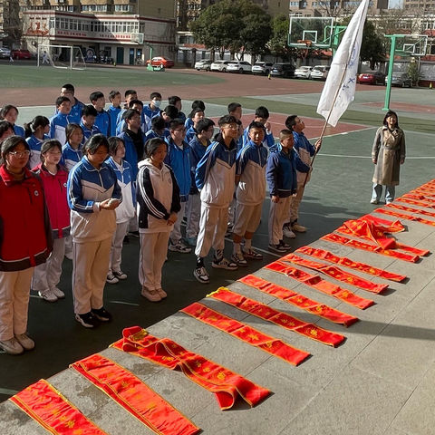 三月春风天地秀，雷锋精神心中留——西安市第四十六中学开展学雷锋青年志愿者活动