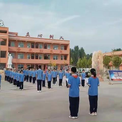 军训会操展风采，飒爽英姿致青春