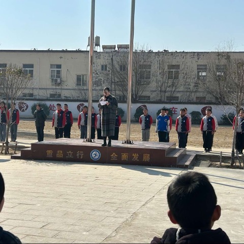 向阳中心小学“绿色小雷锋”爱绿护绿共植希望3.12植树节系列活动