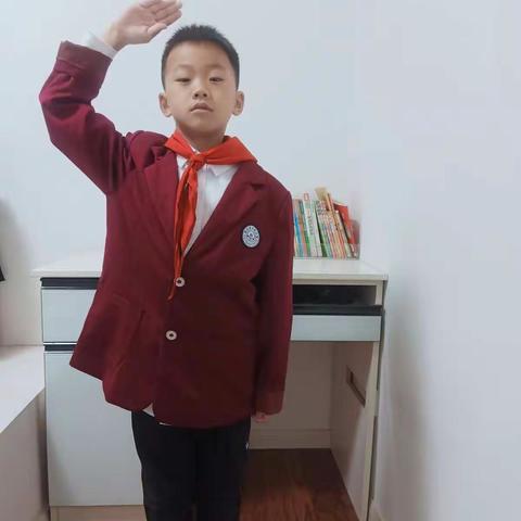 童心向党  做争章好少年——实验小学开发区校区二（3）班胡嘉俊