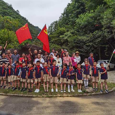 传承红色基因，致敬建党百年——育才小学204班快乐友谊小队红领巾走遂昌