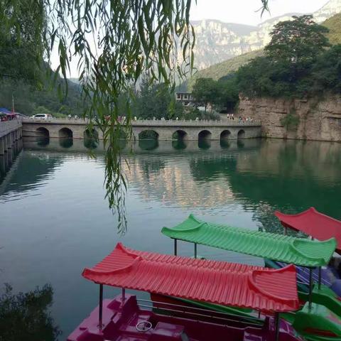 每周六发团最美太行山壁挂公路+观井底村仙境+悬崖居+月亮桥+哈喽梯+仙峡谷美丽风光两日游198/人